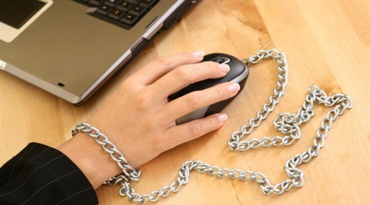 Έρευνα αποκαλύπτει πως το facebook είναι τόσο εθιστικό όσο...και η κοκαίνη 