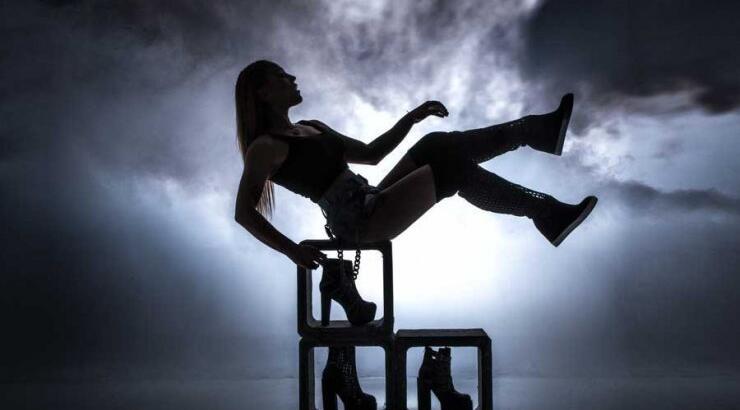 Πηνελόπη Αναστασοπούλου: Δείτε την Jeffrey Campbell συλλογή παπουτσιών που σχεδίασε!  