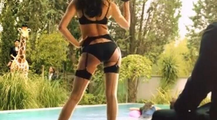 Irina Shayk:  Πιο σέξι από ποτέ, σε διαφημιστικό που σκηνοθέτησε η Penelope Cruz