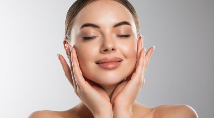 Κανέλα: Πως μπορεί αυτό το αρωματικό μπαχαρικό να κάνει καλό στο δέρμα σου