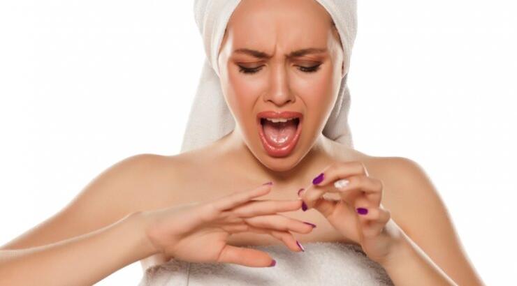 3 τρόποι για να καμουφλάρεις τα σπασμένα νύχια στις διακοπές 