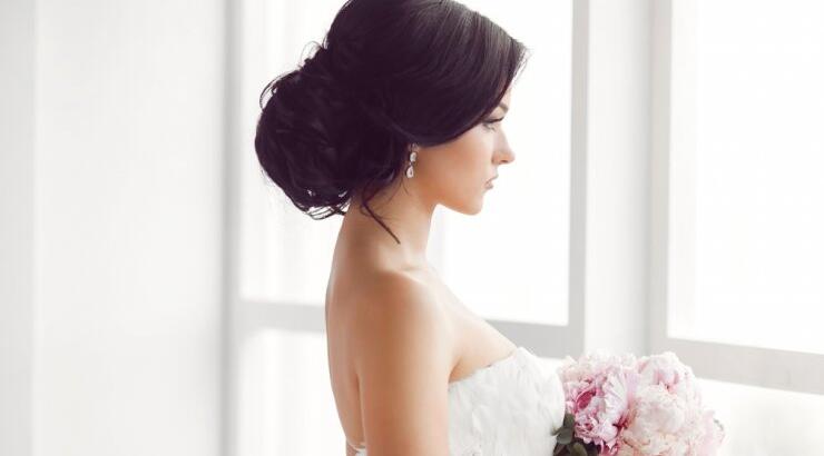 Bridal hair: Τι πρέπει να γνωρίζεις πριν επιλέξεις το χτένισμα για τη μέρα του γάμου σου