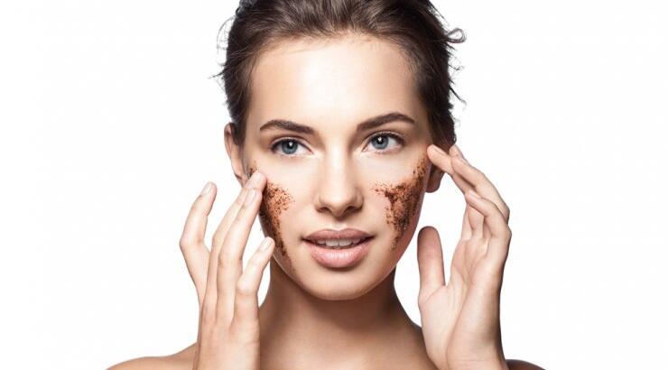 Απολέπιση: 5 λόγοι που πρέπει να την εντάξεις στη ρουτίνα περιποίησης σου