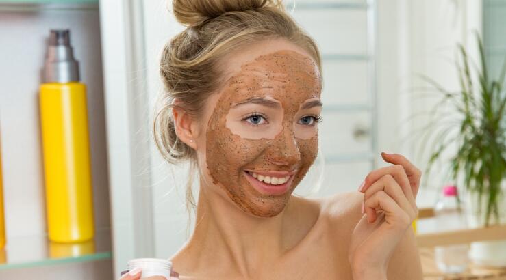 DIY μάσκα προσώπου με βρώμη που θα καταπραΰνει και θα θρέψει την επιδερμίδα σου