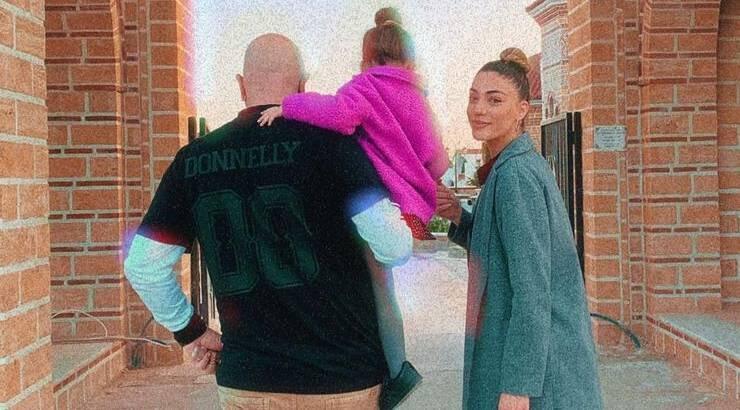 Ήβη Αδάμου: Στο αεροδρόμιο με την κόρη της, Ανατολή! [εικόνες]