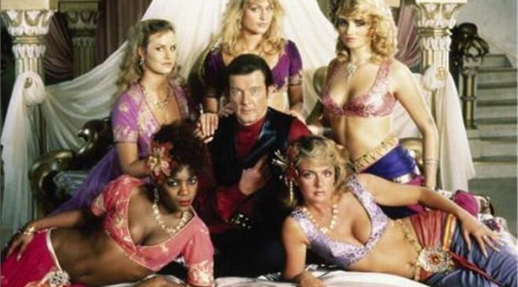 Πρωτότυπη μελέτη «αποδεικνύει» ότι ο Τζέιμς Μποντ είναι αλκοολικός 