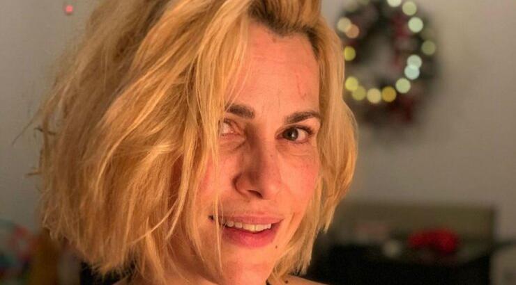 Τζένη Μπότση: Ποζάρει με την κορούλα της δίπλα στο χριστουγεννιάτικο δέντρο [εικόνα]