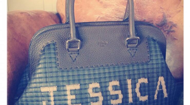 Σταρ του Hollywood απέκτησε τσάντα με το όνομά της [φωτογραφία]