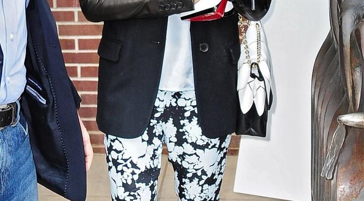 Ποια διάσημη ηθοποιός πήρε στα χέρια τις Christian Louboutin γόβες της;