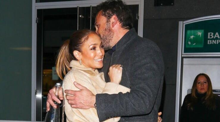 Jennifer Lopez - Ben Affleck: Ο εκνευρισμός που είχαν με τους παπαράτσι σε πρόσφατή τους εμφάνιση [βίντεο]