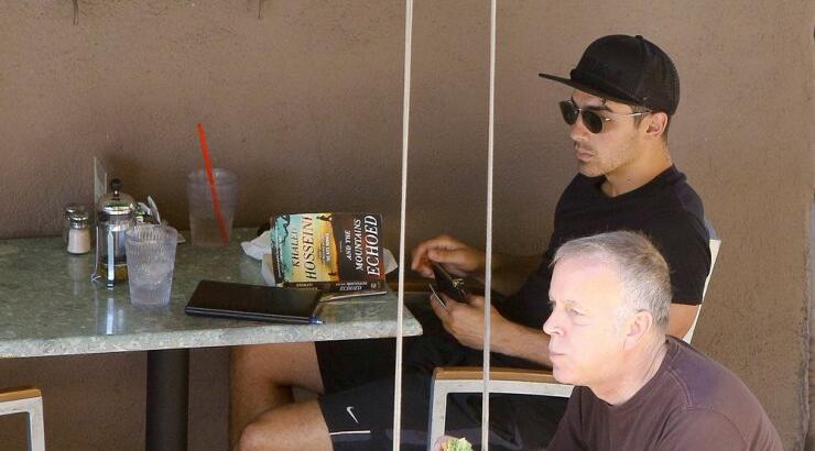 Μοναχικός και θλιμμένος μετά το χωρισμό [εικόνες]