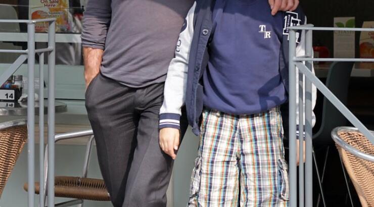 Μπαμπάς για φίλημα! Ποιος είναι; 