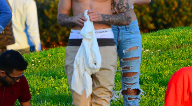 Justin Bieber: Ακόμη και στο πικνικ είναι γυμνός [εικόνες]