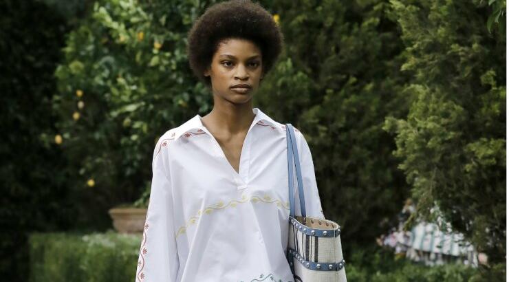 Υιοθέτησε το boho look στην παραλία