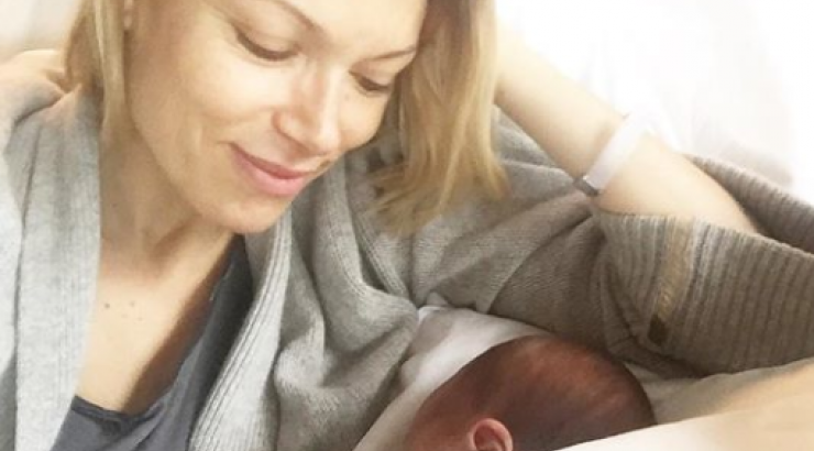 Βίκυ Καγιά: Η αγαπημένη της γωνιά στο σπίτι που απολαμβάνει να κάθεται αγκαλιά με το νεογέννητο γιο της!