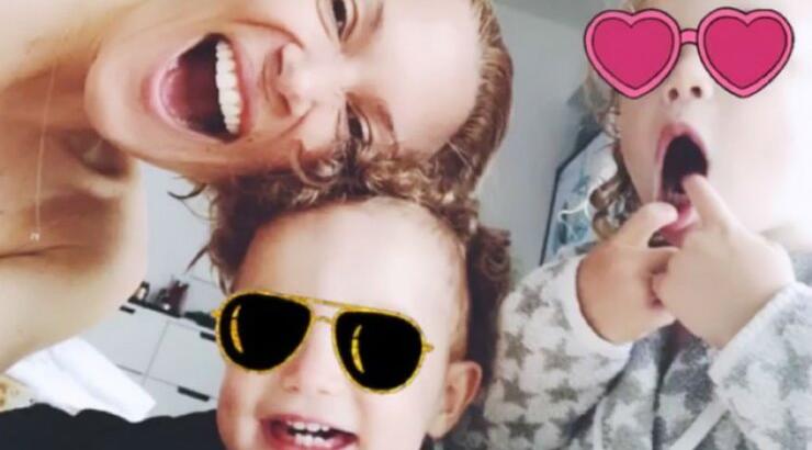 Βίκυ Καγιά: Με την Μπιάνκα και τον μικρό Κάρολο στην παιδική χαρά! 