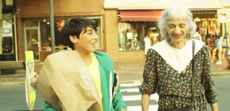 Κάνε μία καλή πράξη. Το βίντεο που σαρώνει στα social media