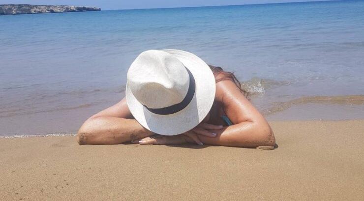 Κύπρια ηθοποιός με αφοπλιστική ειλικρίνεια: “Επάττισα. Το θέατρο δεν μας πληρώνει και πολλά” [βίντεο]