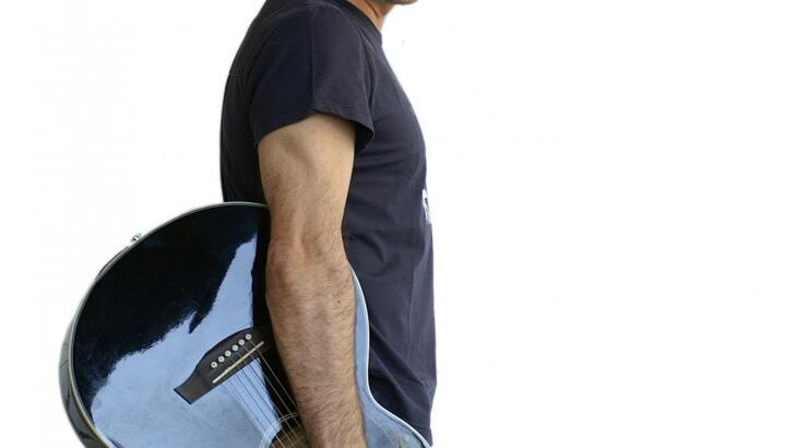 Ο Θάνος Καλλίρης στο Alati για ένα καλοκαιρινό πάρτι