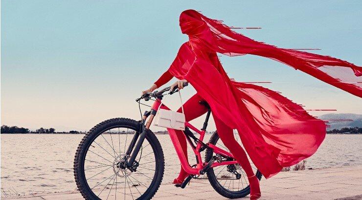 "Cosmic Gardens", η νέα καμπάνια KALOGIROU για την Άνοιξη- Καλοκαίρι 2022 αποτελεί ωδή στη γοητεία του χρόνου