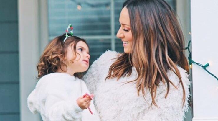 Καλομοίρα: Το αξιολάτρευτο βίντεο της κόρης της λίγο πριν πάει σχολείο που "χαζέψαμε"! 