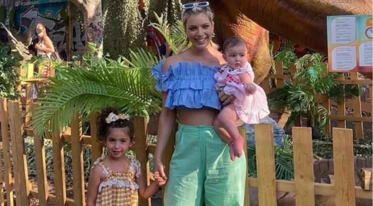 3 φορές που οι κόρες της Άντρης Καραντώνη φόρεσαν matching outfits 