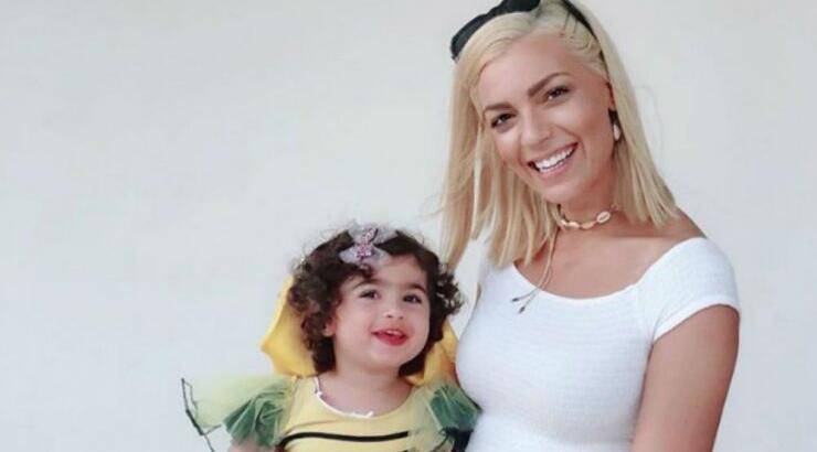 Άντρη Καραντώνη: Με τη μικρή Αργυρώ στο πρώτο μάθημα κολύμβησης! [εικόνα]