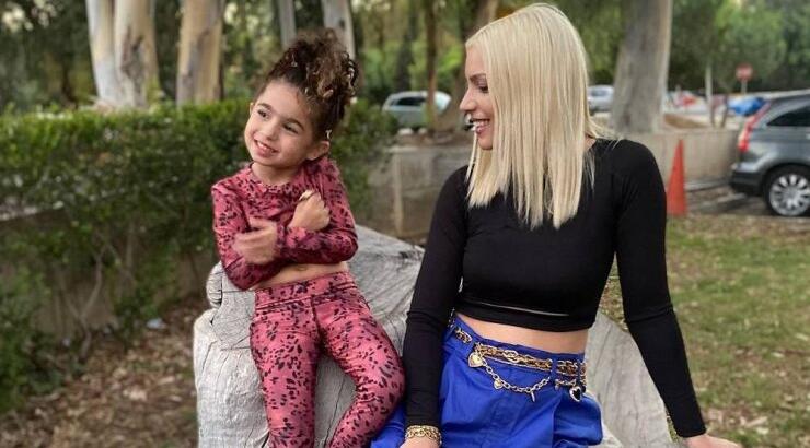 Άντρη Καραντώνη: Η κόρη της Αργυρώ στο ατελιέ της Έφης Παπαϊωάννου να επιλέγει φόρεμα! [βίντεο]