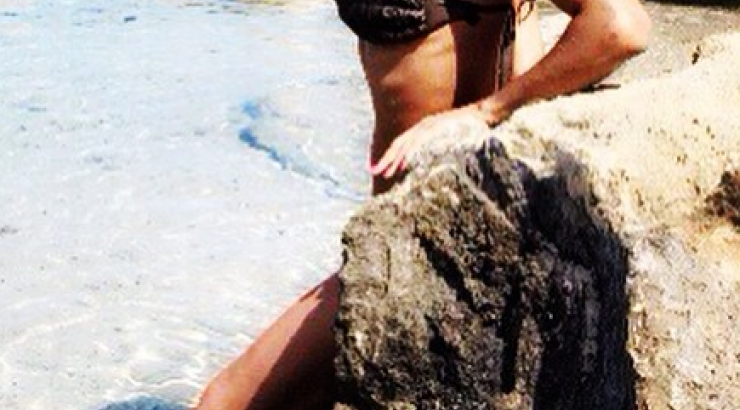 Η σέξι πόζα με μαγιό συζύγου Κύπριου επιχειρηματία!