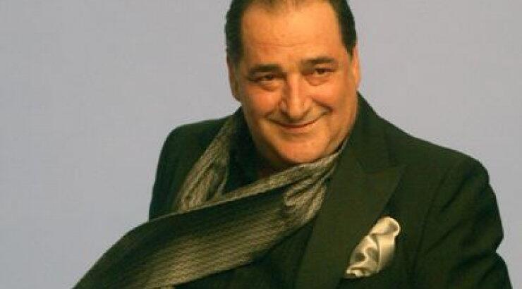 Μήνυμα Βασίλη Καρρά για την αναβολή της εμφάνισής του στην Κύπρο