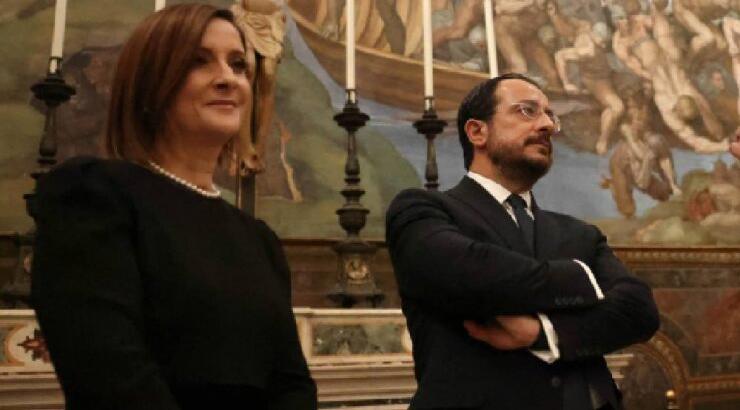 Φιλίππα Καρσερά Χριστοδουλίδη: Με total black η Πρώτη Κυρία συνάντησε τον Πάπα Φραγκίσκο Α’ 