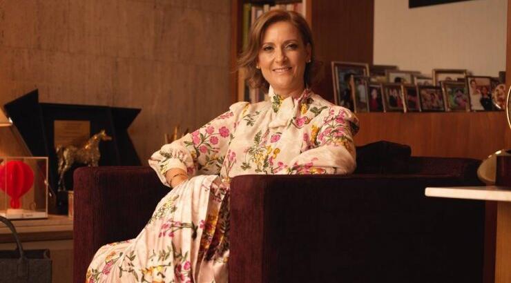 Φιλίππα Καρσερά: Σου δείχνει πώς να φοράς το κοστούμι την άνοιξη