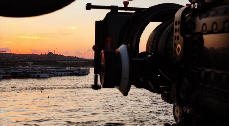 3 πόλεις, 200 σκηνές, 6 πτήσεις και 130 ώρες γυρισμάτων για την πιο φιλόδοξη κυπριακή σειρά