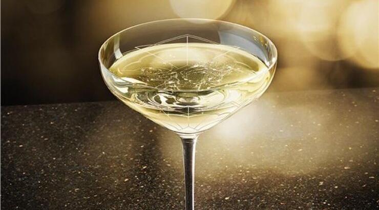 Ποιου top model το στήθος έγινε ποτήρι σαμπάνιας; 