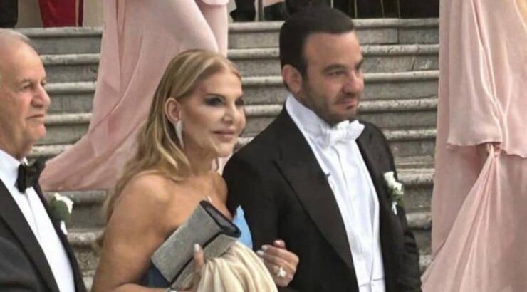 Κάτια Θεοδότου: Η chic εμφάνιση με Oscar de la Renta φόρεμα στον γάμο του γιου της