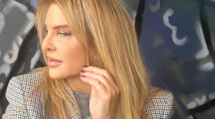 Κάτια Θεοδότου: Ποζάρει στο ασανσέρ με έξι από τις πιο γνωστές Κύπριες socialite 