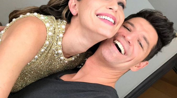 Η τούρτα υπερπαραγωγή και η έκπληξη on stage για τα γενέθλια του Σάκη Ρουβά! [βίντεο]