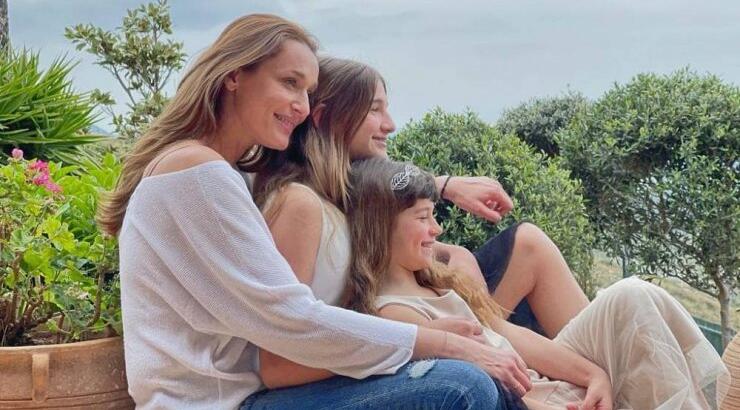 Η Κάτια Ζυγούλη απαθανάτισε τις κόρες της, Αναστασία και Αριάδνη, αγκαλιά και "λιώσαμε"! 