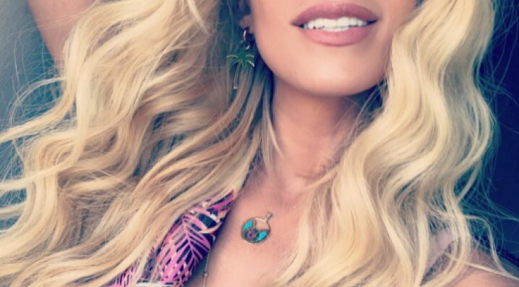 Κατερίνα Καινούργιου: Φωτογραφίζει τον Γιώργο Θεοδότου και τη Χαριτίνη Ηλιάδου στις διακοπές τους!