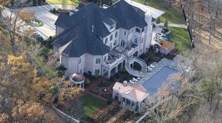 Αυτό είναι το ανάκτορο διάσημης τραγουδίστριας [φωτογραφίες]