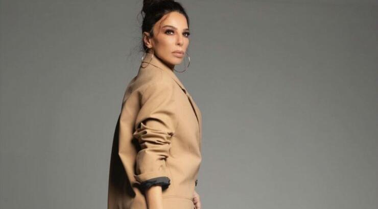 Κέλλυ Κελεκίδου: Ποζάρει με αθλητικό crop top και πάθαμε πλάκα με τους κοιλιακούς της!