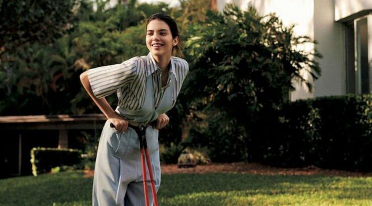 Η Kendall Jenner μας έβαλε στο σπίτι της και λατρέψαμε την γκαρνταρόμπα της! [βίντεο]