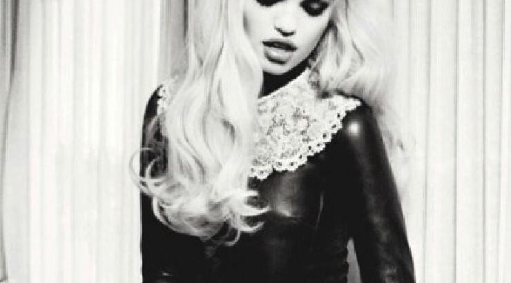 Daphne Groeneveld: Σαγηνευτική και σέξι