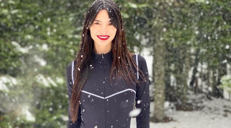 Ηλιάνα Παπαγεωργίου: Η stylish εμφάνιση της στο χιόνι με κόκκινα snow boots