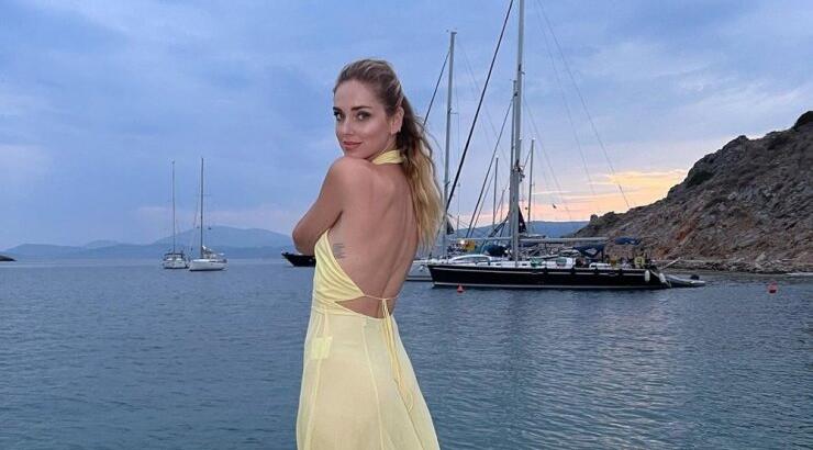 Βρήκαμε την luxury beach bag της Chiara και την οικονομική εκδοχή της