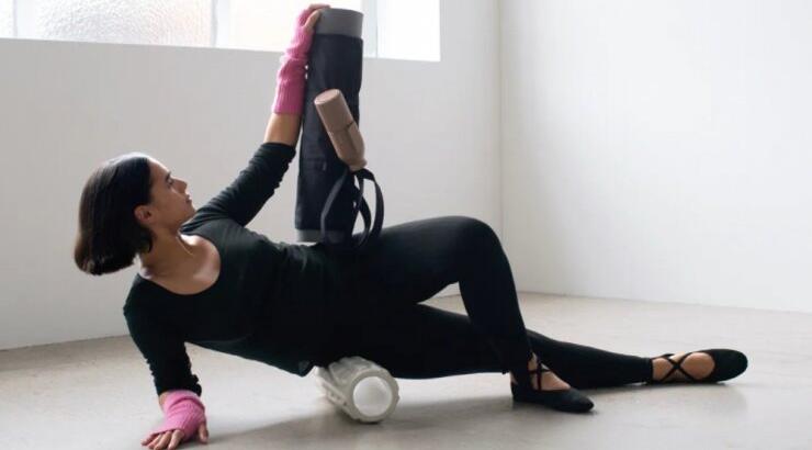 Μάθημα Yoga: 8 items από τη νέα συλλογή του Zara που κοστίζουν λιγότερο από 50 ευρώ