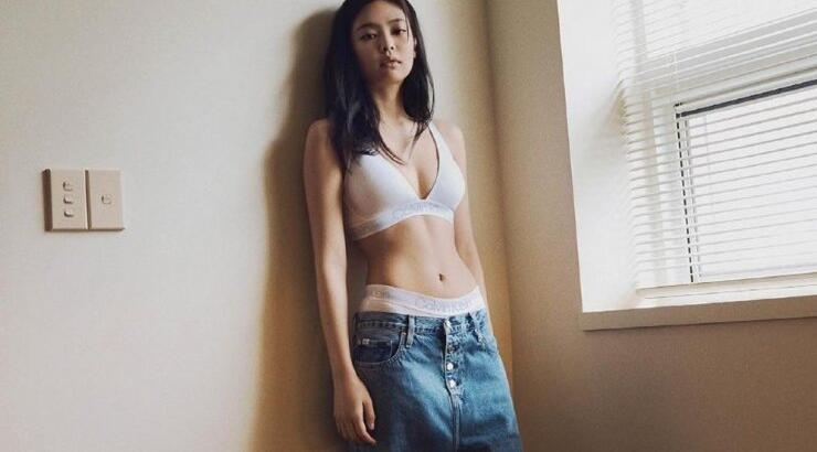 CK Unfiltered: Πώς να φορέσεις τα boyfriend jeans, σύμφωνα με μία fashion editor [βίντεο]