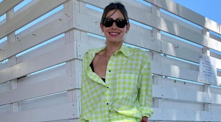 Το φόρεμα της Μαρίας Θώμα που είναι ιδανικό για το κυριακάτικο brunch