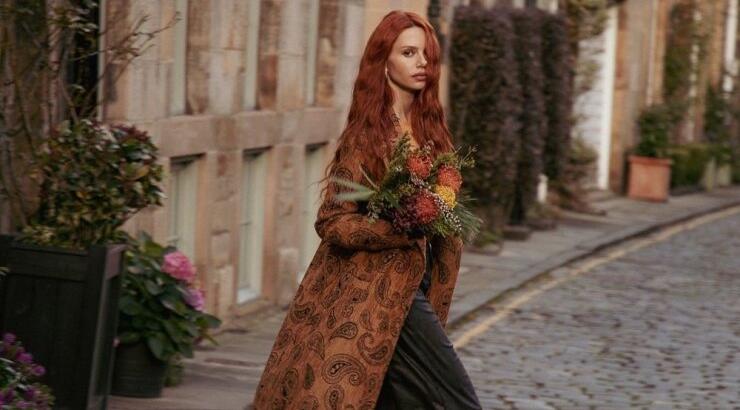 Έβελυν Καζαντζόγλου: Φόρεσε τη νέα συλλογή της Έφης Παπαϊωάννου