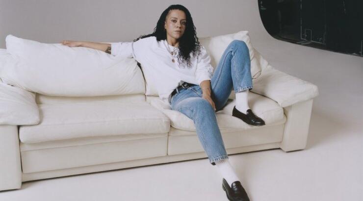 CK Unfiltered: "Below-the-knee" styling tips για το πώς να φορέσεις το αγαπημένο σου τζιν [βίντεο]